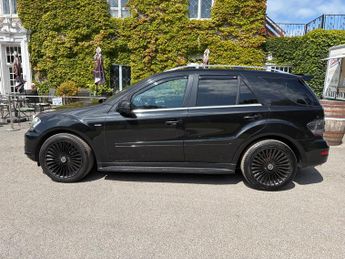 Mercedes-Benz M Class 3.0 ML350 CDI V6 BlueEfficiency Grand Edition (rear entertainmen