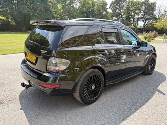 Mercedes-Benz M Class 3.0 ML350 CDI V6 BlueEfficiency Grand Edition (rear entertainmen