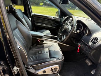 Mercedes-Benz M Class 3.0 ML350 CDI V6 BlueEfficiency Grand Edition (rear entertainmen