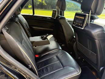 Mercedes-Benz M Class 3.0 ML350 CDI V6 BlueEfficiency Grand Edition (rear entertainmen