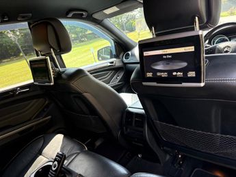 Mercedes-Benz M Class 3.0 ML350 CDI V6 BlueEfficiency Grand Edition (rear entertainmen