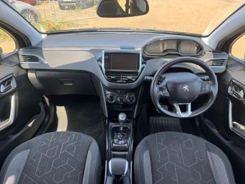 Peugeot 2008 1.2 PureTech Signature SUV 5dr Petrol EAT Euro 6 (s/s) (110 ps)