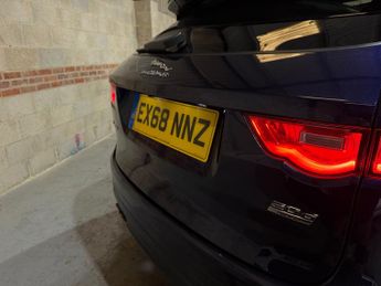 Jaguar F-Pace 2.0 D180 Portfolio SUV 5dr Diesel Auto AWD Euro 6 (s/s) (180 ps)