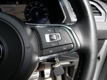 Volkswagen Tiguan 2.0 TDI R-Line DSG 4Motion Euro 6 (s/s) 5dr