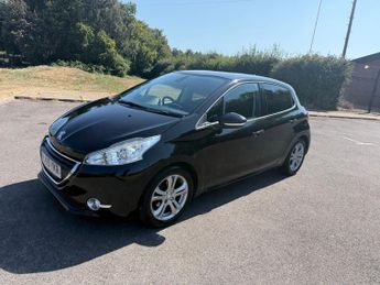 Peugeot 208 1.2 VTi PureTech Allure Hatchback 5dr Petrol Manual Euro 6 (82 p