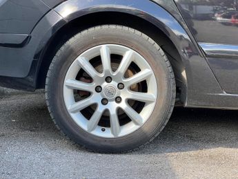 Vauxhall Astra 1.8i 16v Elite Hatchback 5dr Petrol Automatic (197 g/km, 123 bhp