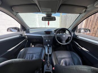 Vauxhall Astra 1.8i 16v Elite Hatchback 5dr Petrol Automatic (197 g/km, 123 bhp