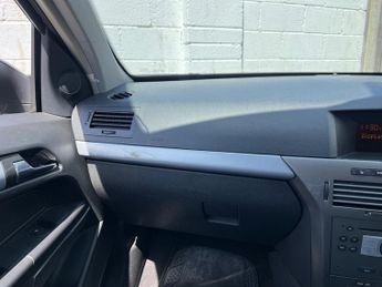 Vauxhall Astra 1.8i 16v Elite Hatchback 5dr Petrol Automatic (197 g/km, 123 bhp