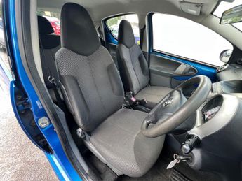Toyota Aygo 1.0 VVT-i Blue Hatchback 5dr Petrol MultiMode Euro 4 (67 bhp)