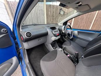 Toyota Aygo 1.0 VVT-i Blue Hatchback 5dr Petrol MultiMode Euro 4 (67 bhp)