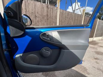 Toyota Aygo 1.0 VVT-i Blue Hatchback 5dr Petrol MultiMode Euro 4 (67 bhp)