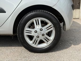 Hyundai i10 1.2 Comfort Hatchback 5dr Petrol Auto Euro 4 (77 bhp)