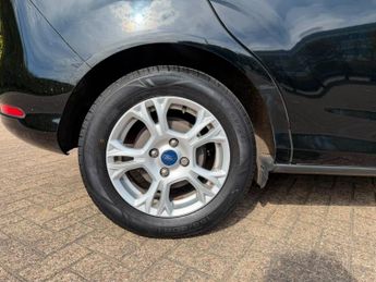 Ford B-MAX 1.6 Zetec Navigator MPV 5dr Petrol Powershift Euro 6 (105 ps)