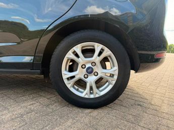 Ford B-MAX 1.6 Zetec Navigator MPV 5dr Petrol Powershift Euro 6 (105 ps)