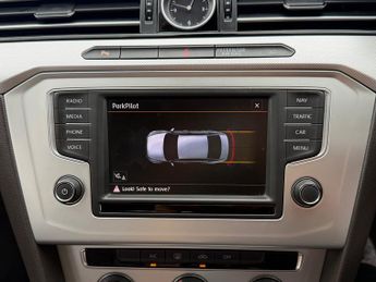 Volkswagen Passat 1.6 TDI BlueMotion Tech SE Business Saloon 4dr Diesel DSG Euro 6