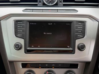 Volkswagen Passat 1.6 TDI BlueMotion Tech SE Business Saloon 4dr Diesel DSG Euro 6