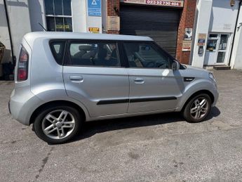 Kia Soul 1.6 2 SUV 5dr Petrol Manual Euro 4 (124 bhp)