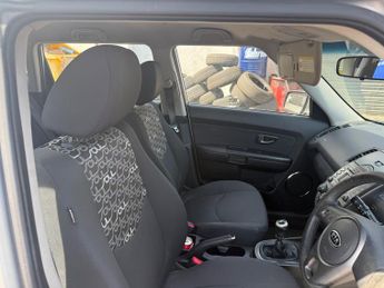 Kia Soul 1.6 2 SUV 5dr Petrol Manual Euro 4 (124 bhp)