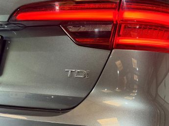 Audi A4 Avant 2.0 TDI S line Estate 5dr Diesel S Tronic Euro 6 (s/s) (150 ps)
