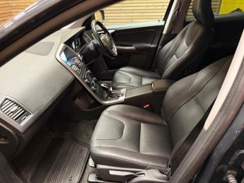 Volvo XC60 2.4 D5 SE Lux Nav SUV 5dr Diesel Geartronic AWD Euro 5 (215 ps)