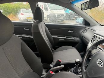 Kia Rio 1.4 3 Hatchback 5dr Petrol Manual (150 g/km, 95 bhp)