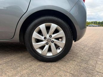 Vauxhall Corsa 1.4i ecoTEC Design Hatchback 5dr Petrol Manual Euro 6 (75 ps)
