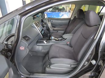 Nissan LEAF 30kWh Acenta Hatchback 5dr Electric Auto (109 bhp)