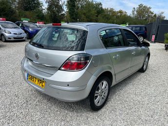 Vauxhall Astra 1.6i 16v Design Hatchback 5dr Petrol Easytronic (151 g/km, 113 b