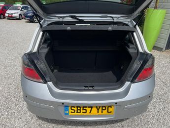 Vauxhall Astra 1.6i 16v Design Hatchback 5dr Petrol Easytronic (151 g/km, 113 b