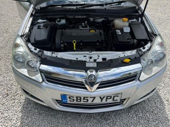 Vauxhall Astra 1.6i 16v Design Hatchback 5dr Petrol Easytronic (151 g/km, 113 b