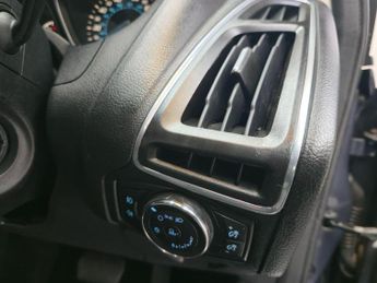 Ford Focus 1.6 Zetec Powershift Euro 5 5dr
