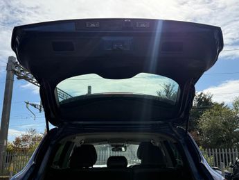 Renault Kadjar 1.3 TCe Iconic SUV 5dr Petrol EDC Euro 6 (s/s) (140 ps)