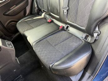 Renault Kadjar 1.3 TCe Iconic SUV 5dr Petrol EDC Euro 6 (s/s) (140 ps)
