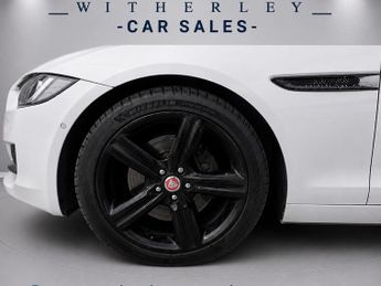 Jaguar XF 2.0d Portfolio Saloon 4dr Diesel Auto AWD Euro 6 (s/s) (240 ps)