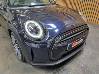 Mini Hatch 1.5 Cooper Exclusive Hatchback 5dr Petrol Steptronic - BEAUTIFUL