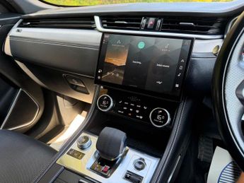 Jaguar F-Pace 2.0 P400e 17.1kWh R-Dynamic SE SUV 5dr Petrol Plug-in Hybrid Aut