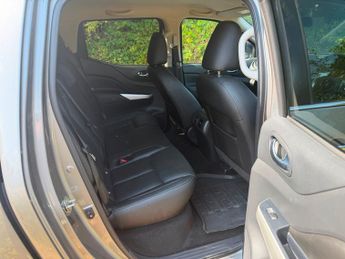 Nissan Navara 2.3 dCi Tekna Pickup Double Cab 4dr Diesel Manual 4WD Euro 6 (s/