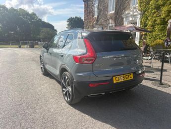 Volvo XC40 2.0 T4 R-Design Pro SUV 5dr Petrol Auto AWD Euro 6 (s/s) (190 ps