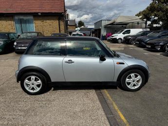 Mini Hatch 1.6 Cooper Hatchback 3dr Petrol CVT Euro 3 (115 ps)