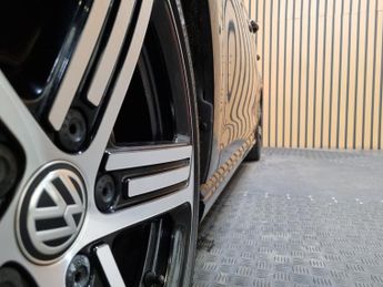 Volkswagen Golf Golf R 2.0 TSI 300 4Motion DSG - ONLY 15000 MILES - 