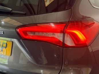 Ford Focus 1.0T EcoBoost Active X Vignale Estate 5dr Petrol Auto Euro 6 (s/
