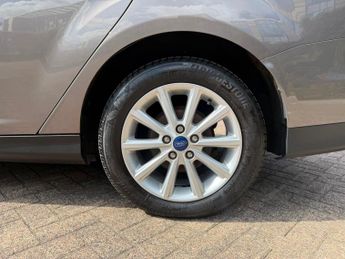 Ford Focus 1.6 Titanium Estate 5dr Petrol Powershift Euro 6 (125 ps)