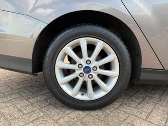 Ford Focus 1.6 Titanium Estate 5dr Petrol Powershift Euro 6 (125 ps)