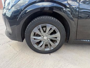 Peugeot e-208 50kWh Allure Premium Hatchback 5dr Electric Auto (136 ps)