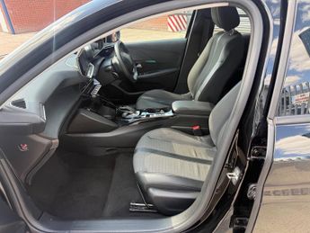 Peugeot e-208 50kWh Allure Premium Hatchback 5dr Electric Auto (136 ps)
