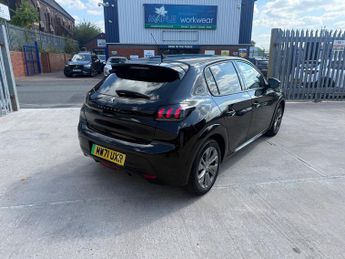 Peugeot e-208 50kWh Allure Premium Hatchback 5dr Electric Auto (136 ps)