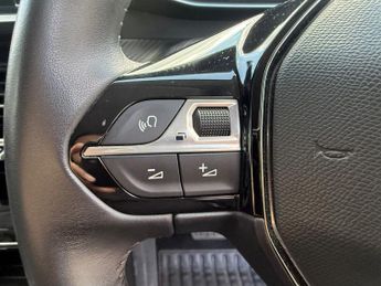 Peugeot e-208 50kWh Allure Premium Hatchback 5dr Electric Auto (136 ps)