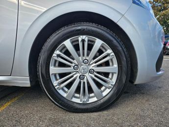 Peugeot 208 1.2 PureTech Allure Hatchback 5dr Petrol EAT Euro 6 (s/s) (110 p