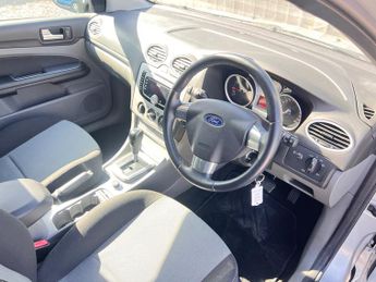 Ford Focus 1.6 Zetec Hatchback 5dr Petrol Automatic (184 g/km, 99 bhp)