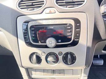 Ford Focus 1.6 Zetec Hatchback 5dr Petrol Automatic (184 g/km, 99 bhp)